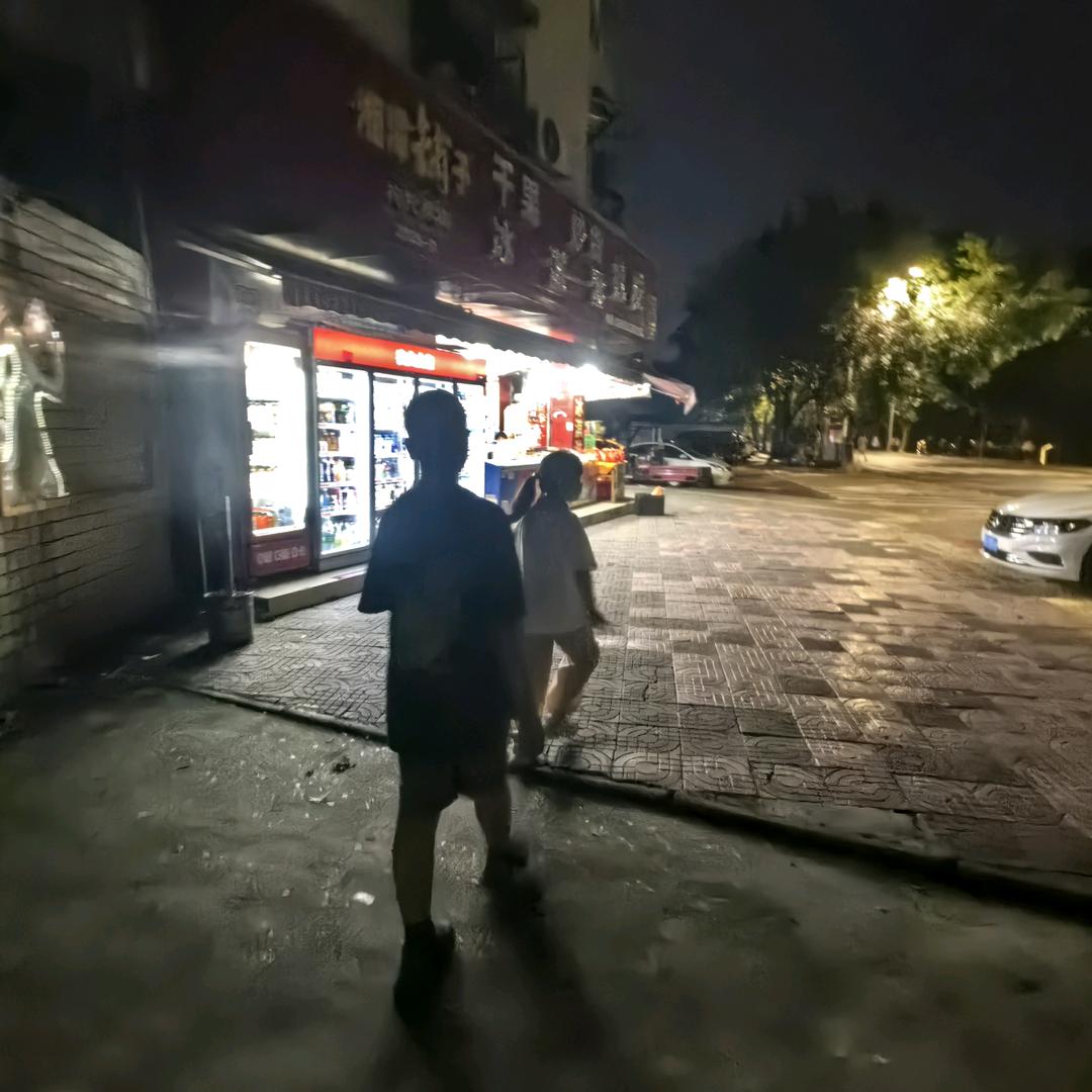 睡懒觉💤的李咯