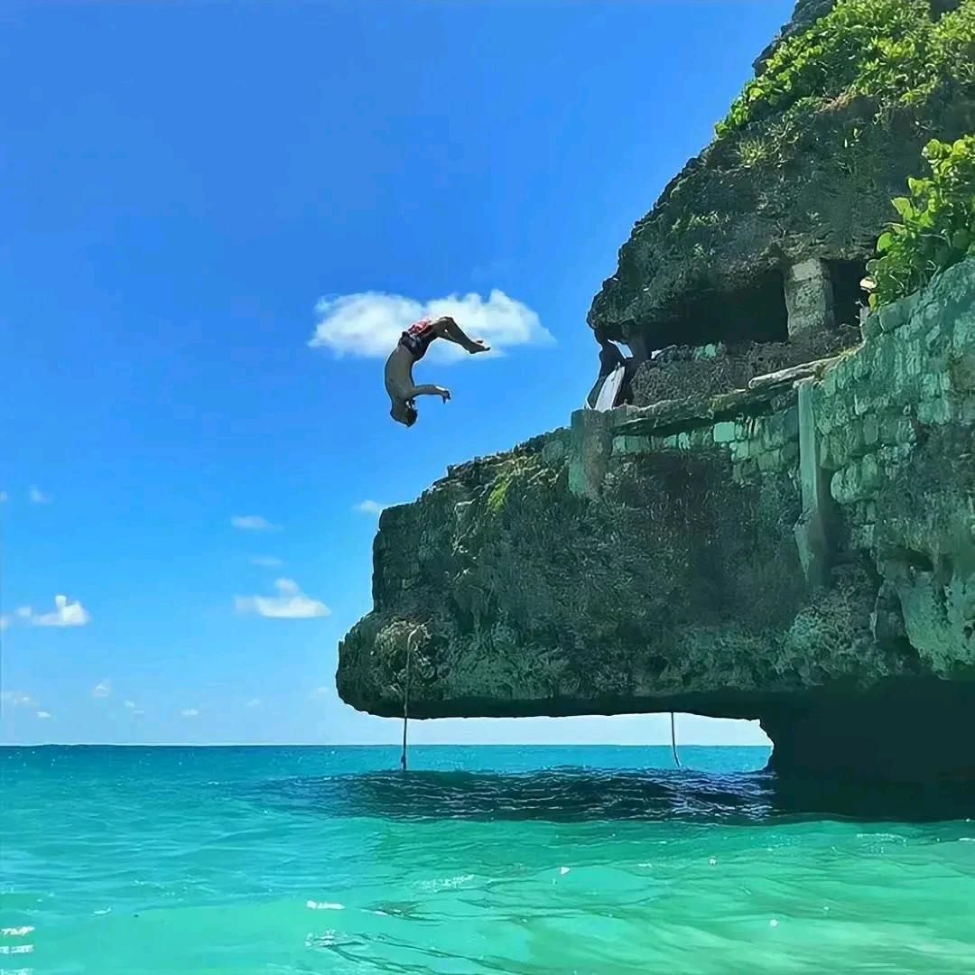 一直游到海水变蓝