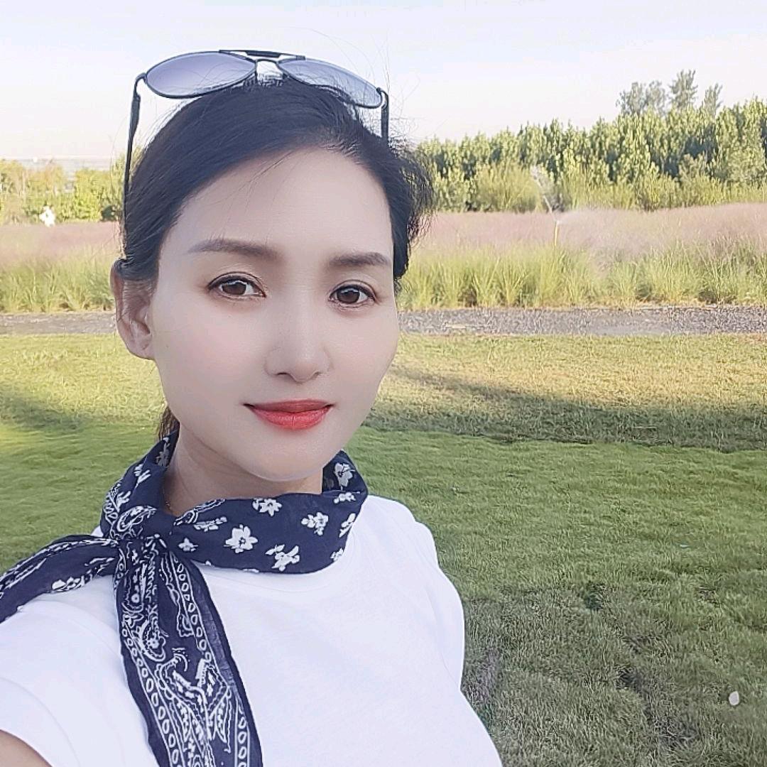 四妹儿养猪