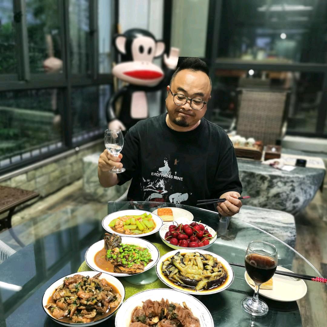 东哥吃不饱