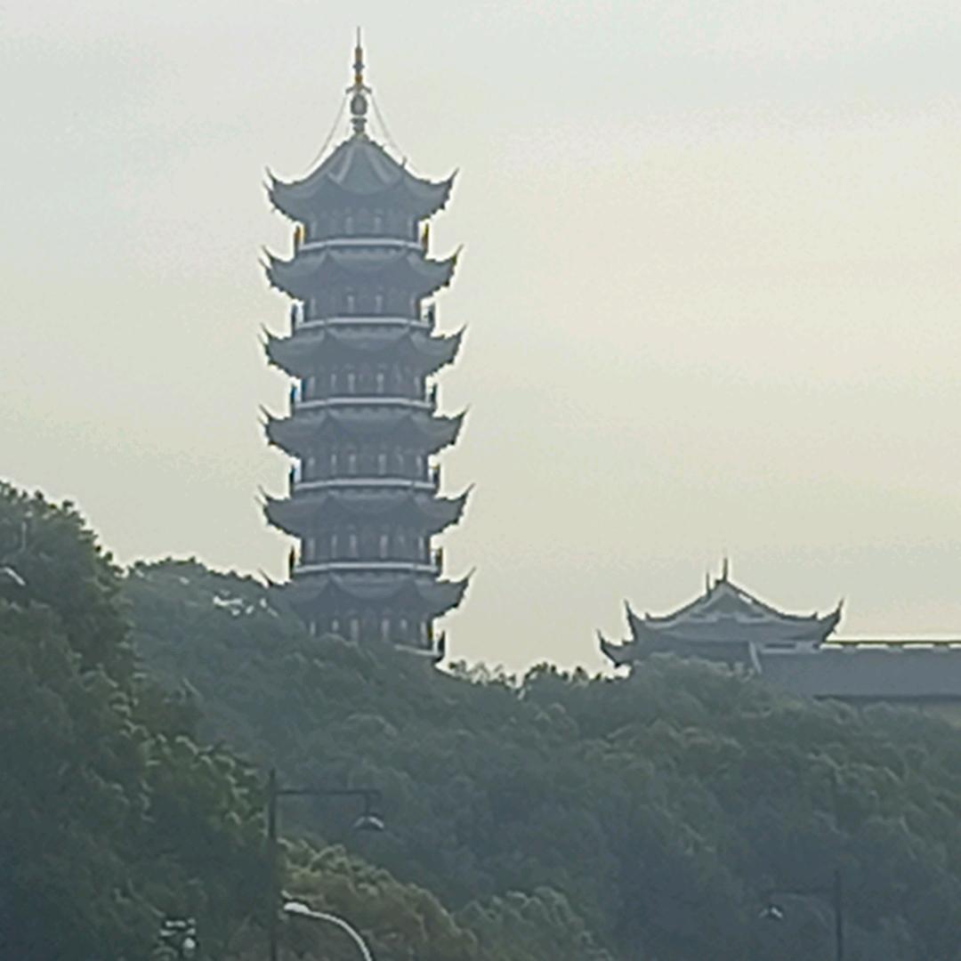 ꧁༺独舞的枫叶༻꧂