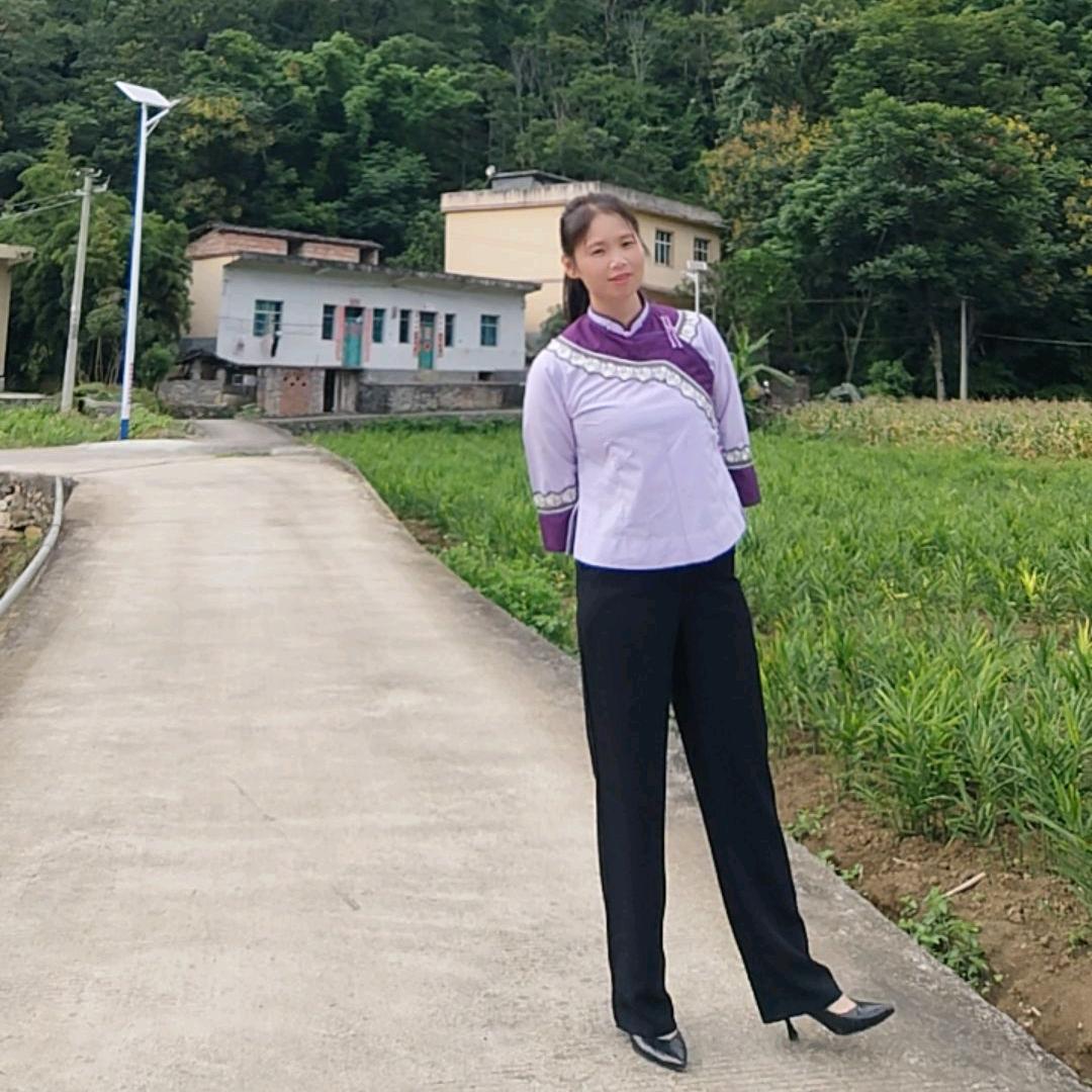 布依姑娘《珠宝小姐姐》