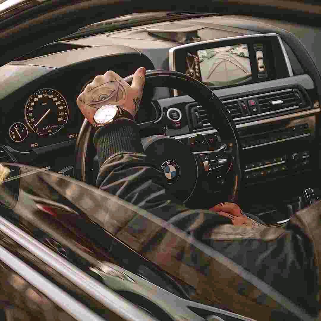 瓦板屋上的拾荒人