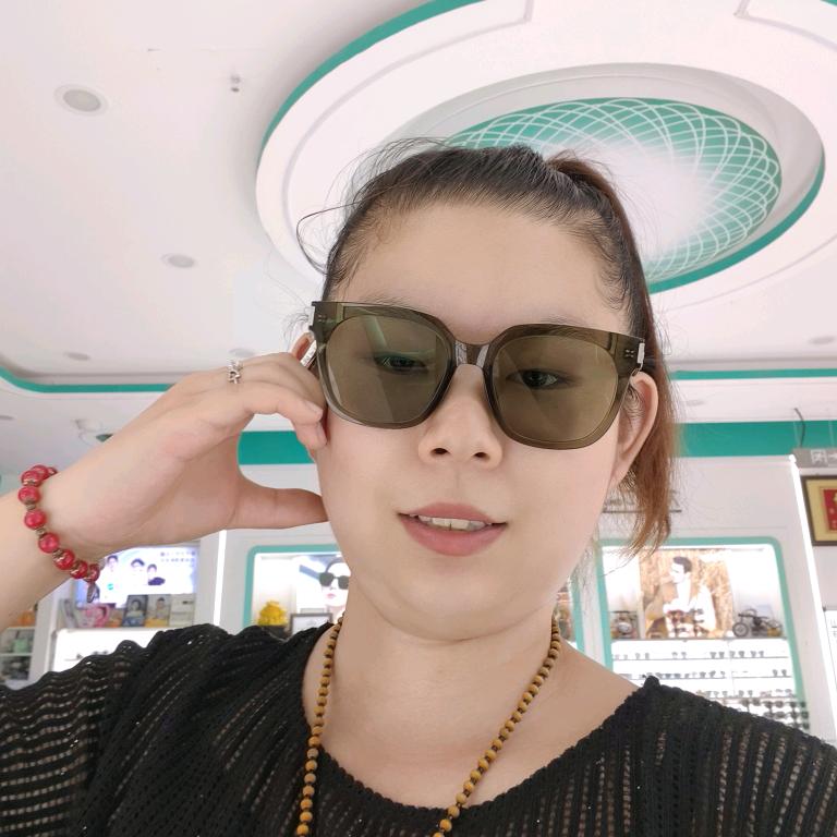 梁佳佳