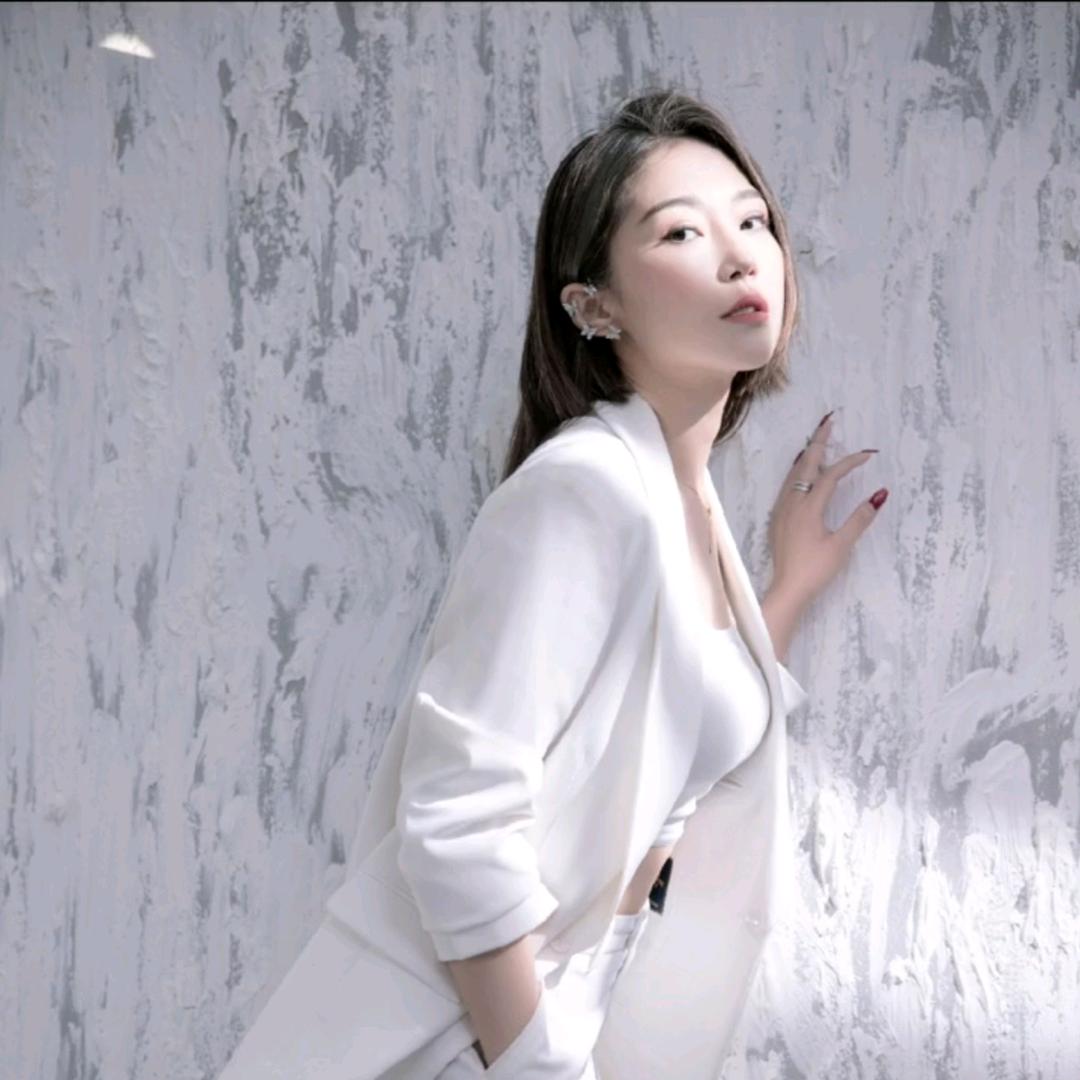 董黑妮