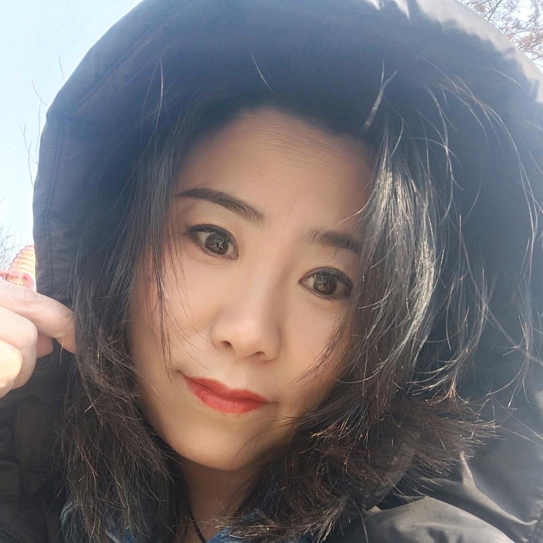 大眼睛的小姐姐