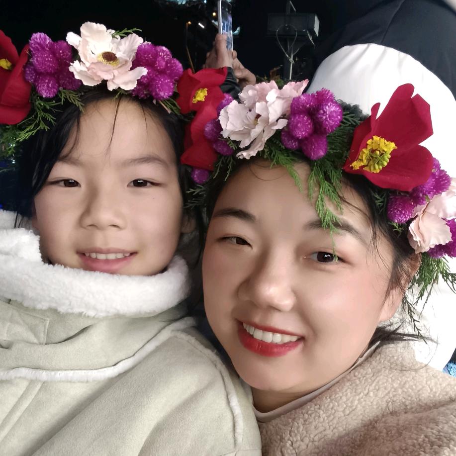 爱笑的女孩👧👧👧👧纸