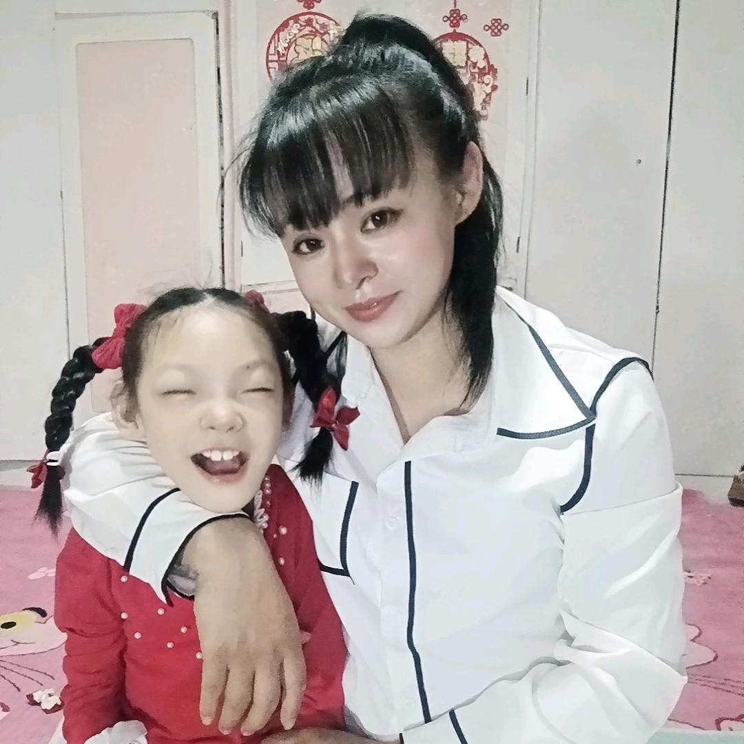 小爽爱女儿雯雯默默等待静候佳音