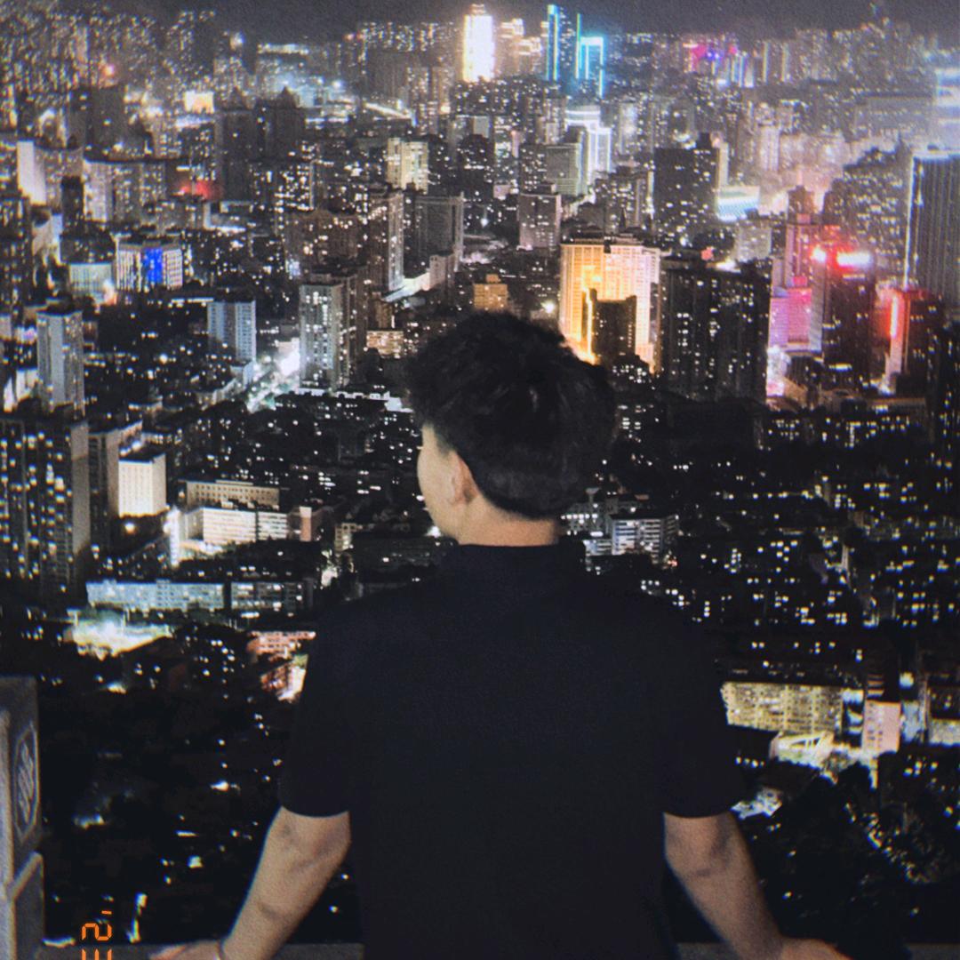 八佰杨