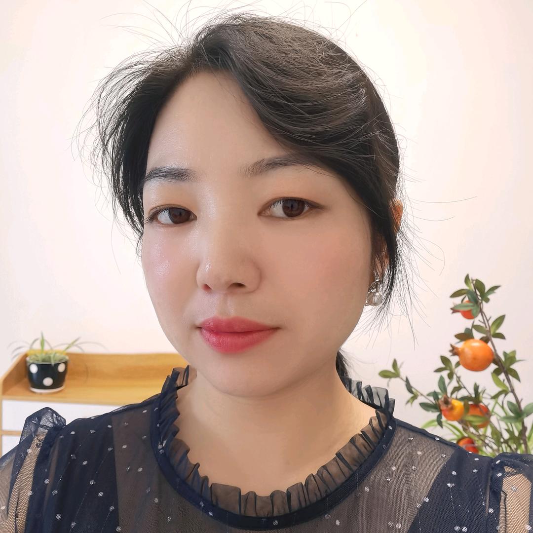 娅女士（瑜伽爱好者）