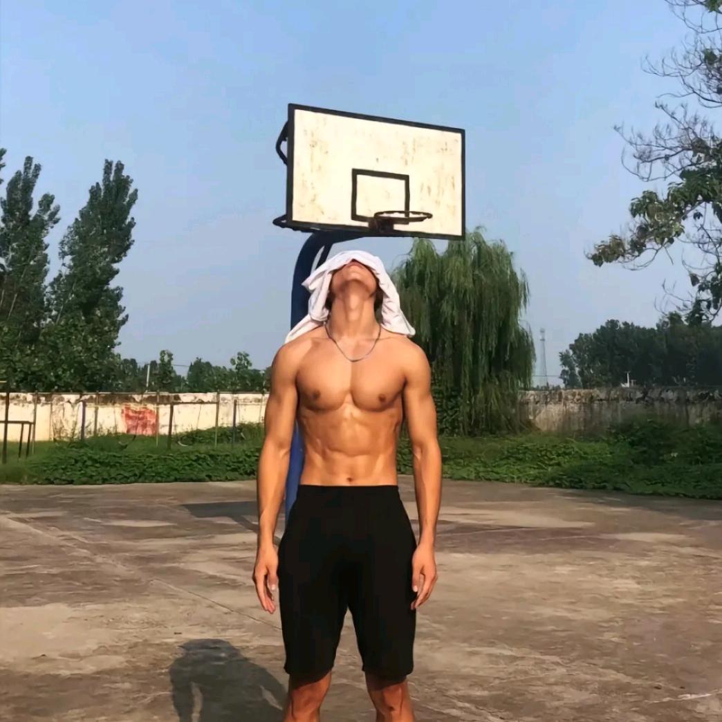 一只小黑羊🐑