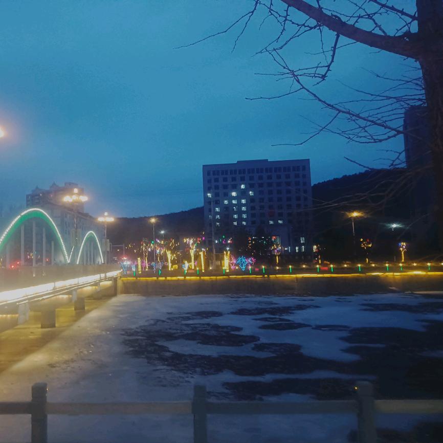 红恩晨