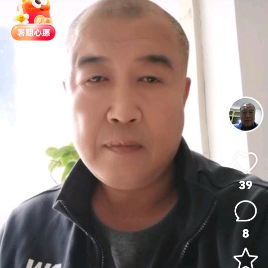 朝着生活微笑的男人_
