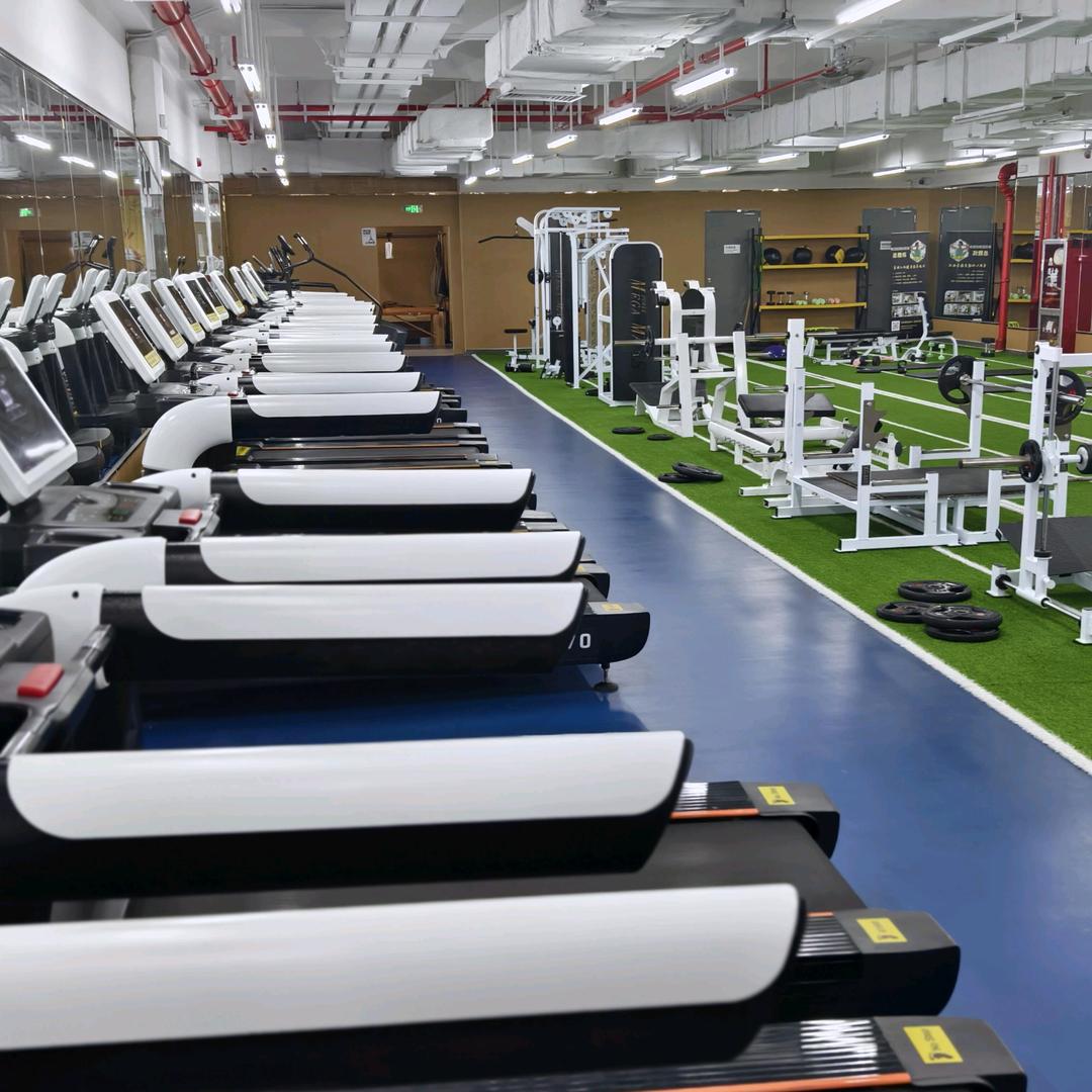 华南农业大学校内健身房