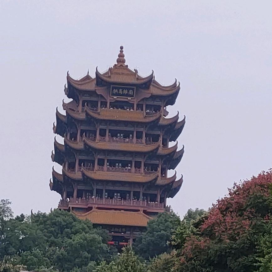 踏雪至山巅