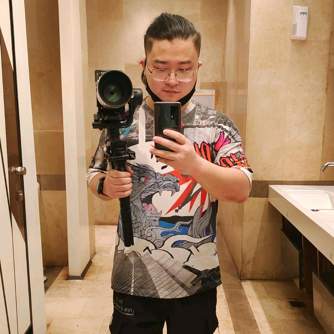 摄影师何一白(已老实)@抖音