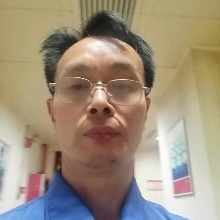李昀