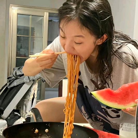 乐意李^