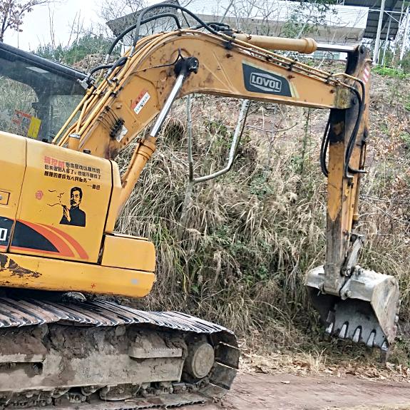 爱拼才会赢，挖机出租，承接各种土石方工程