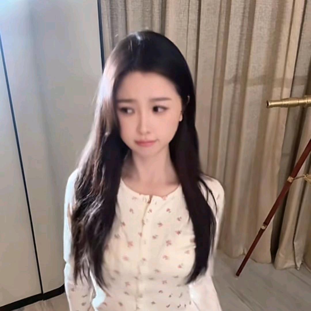 欣欣然.