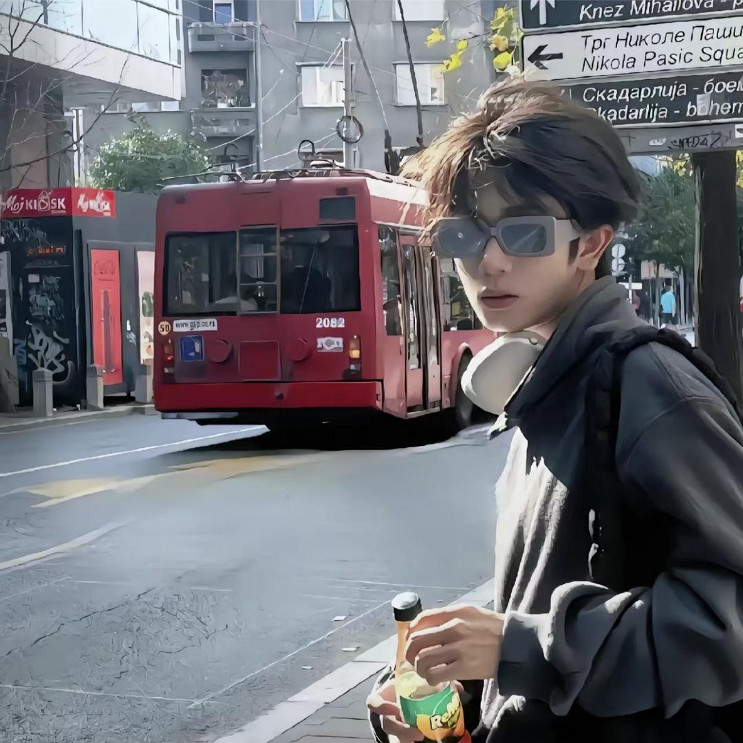 小新.