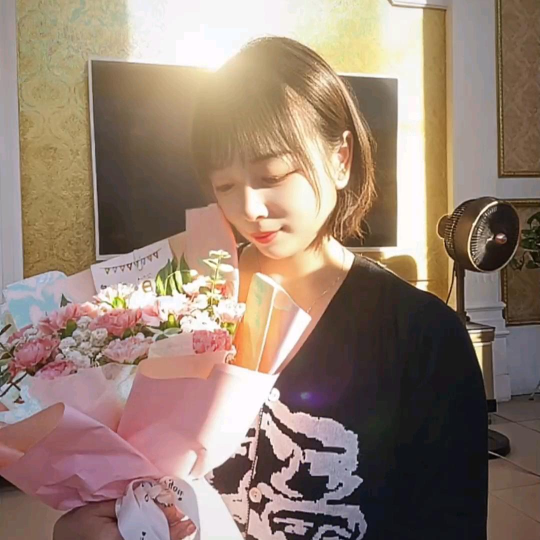 颖🌻喜欢喝咖啡