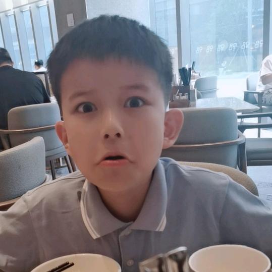 手牵手，拉勾勾