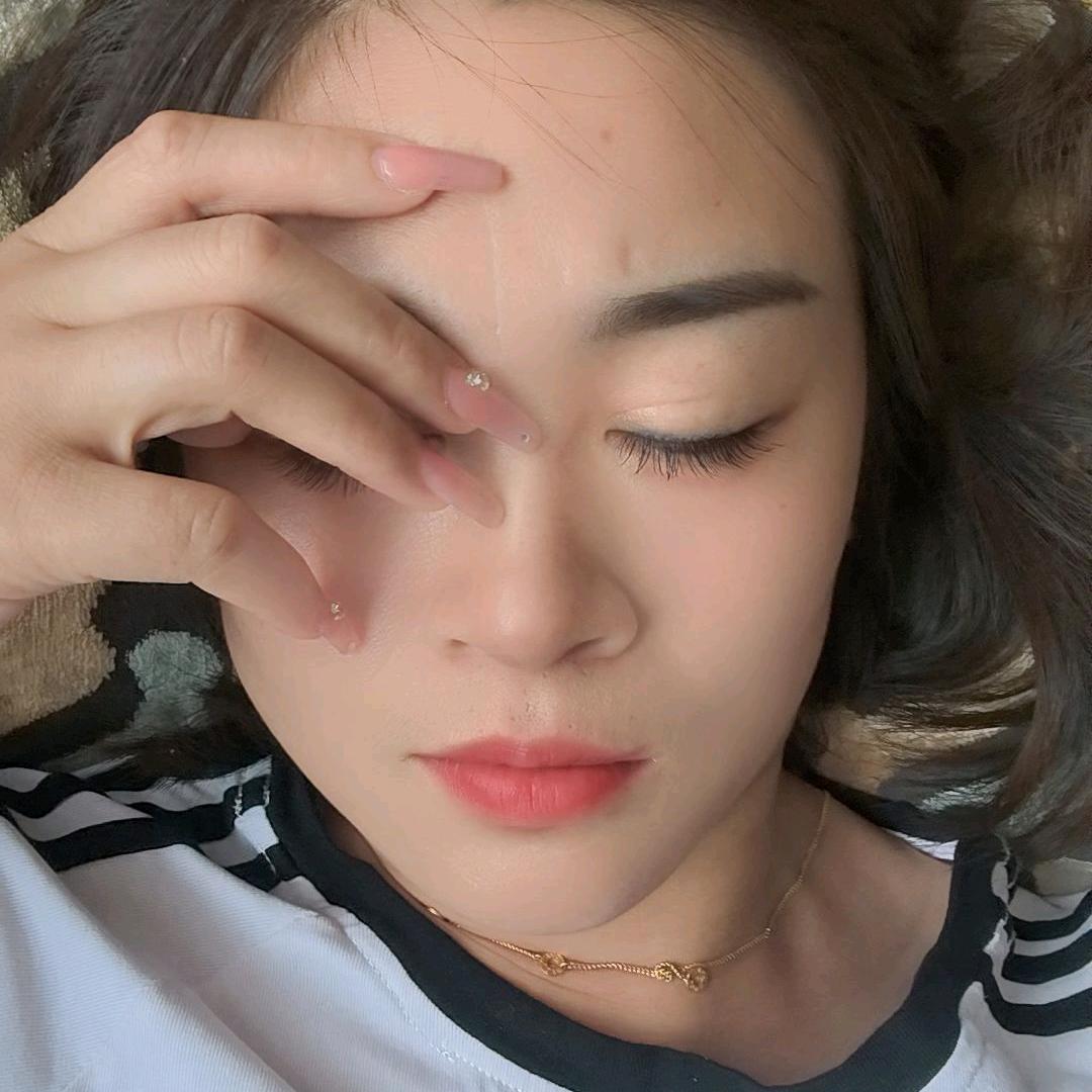 翟华子（生活用品在橱窗里）