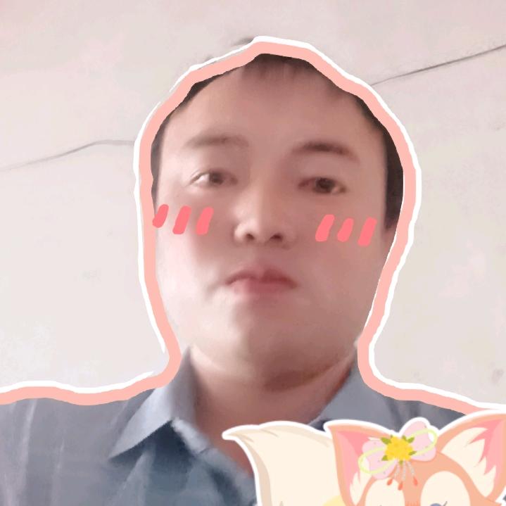 生活在一个幸福的家庭中的男人