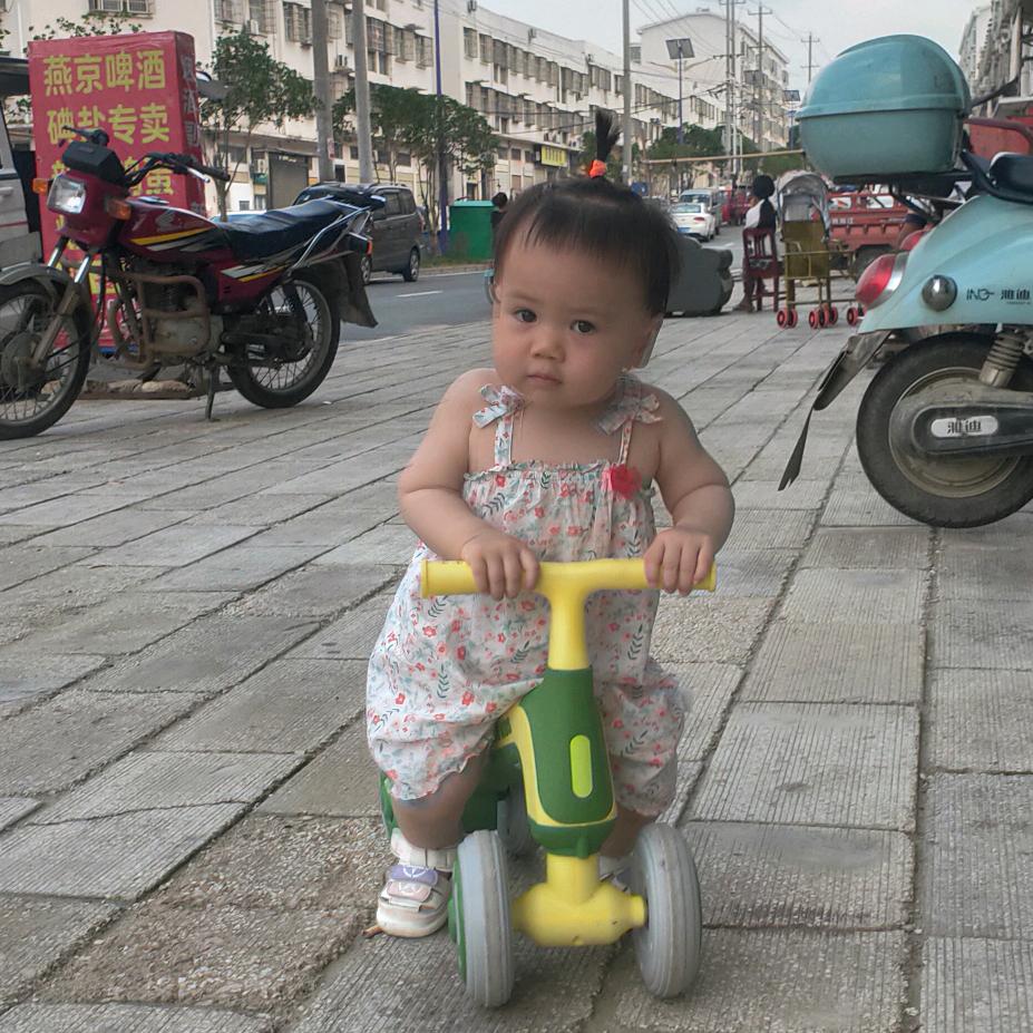 沫沫妈咪@侗族姑娘