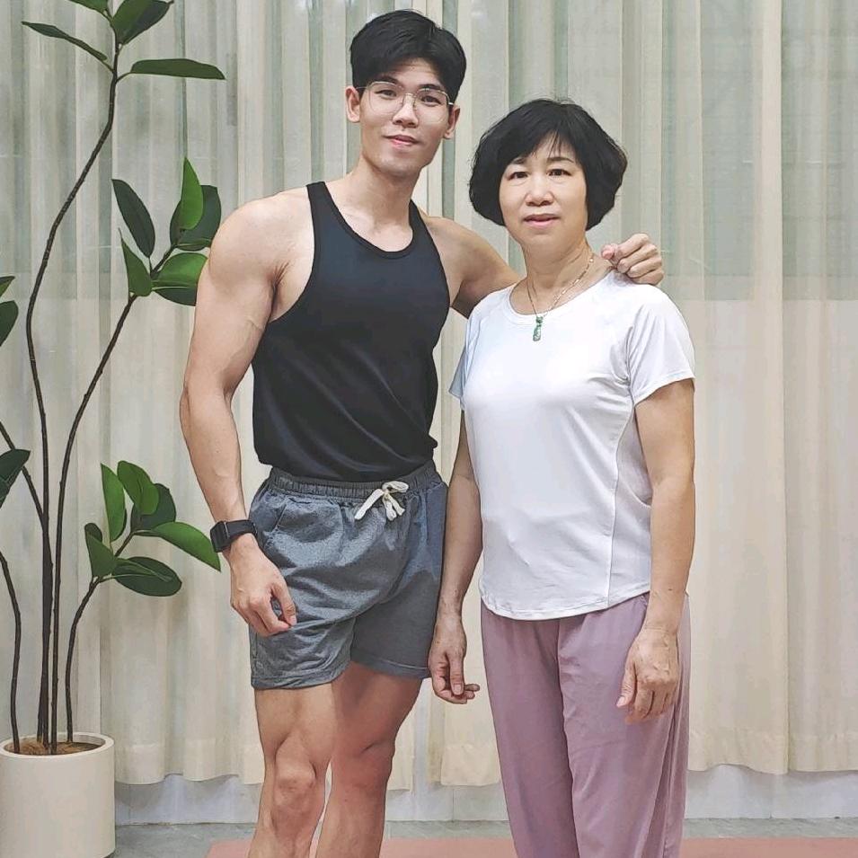 小黎带中老年练肌肉