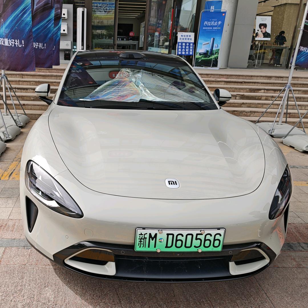 开着小米su7的小米之家奋斗者