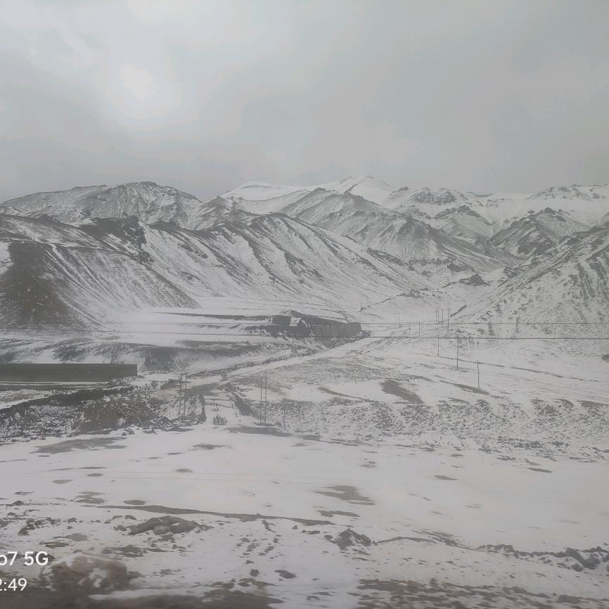 爬向山巅看风景