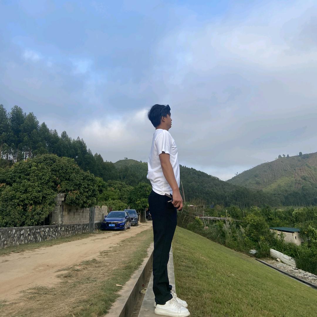 嗨╭☞楊先生☄ฺ