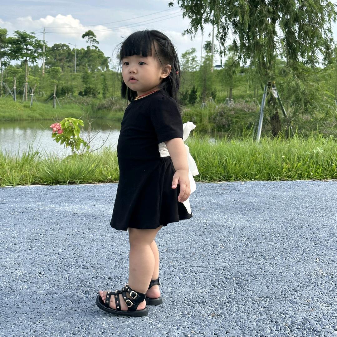 人情似纸张张薄，世事如棋局局新