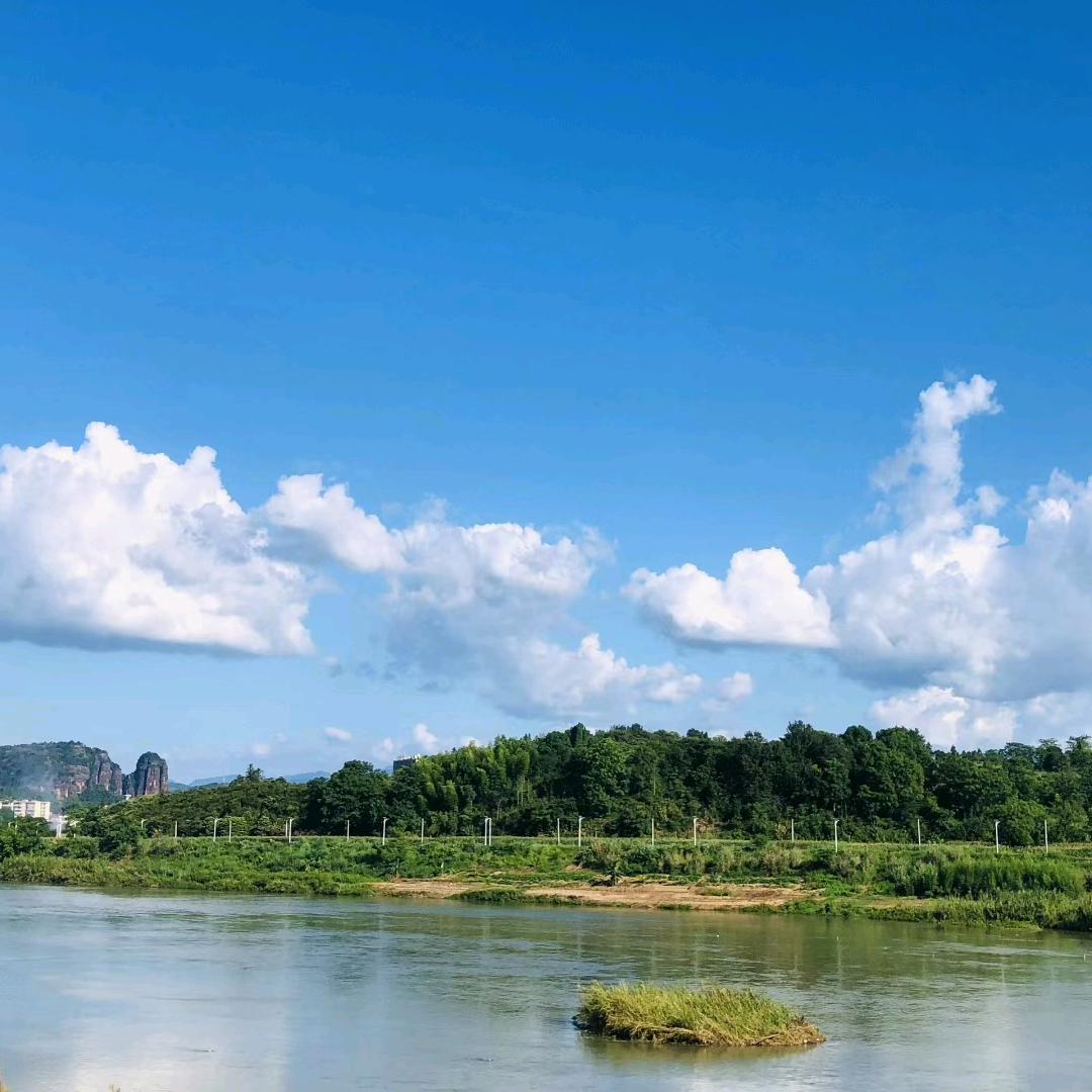 背着书包去上学