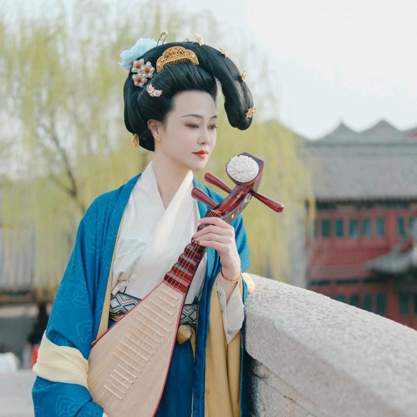 易安十六年瞳掌柜