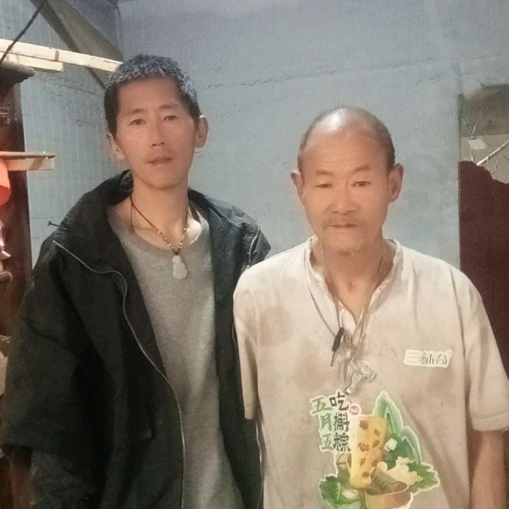 流浪狗大爷和他的弟弟