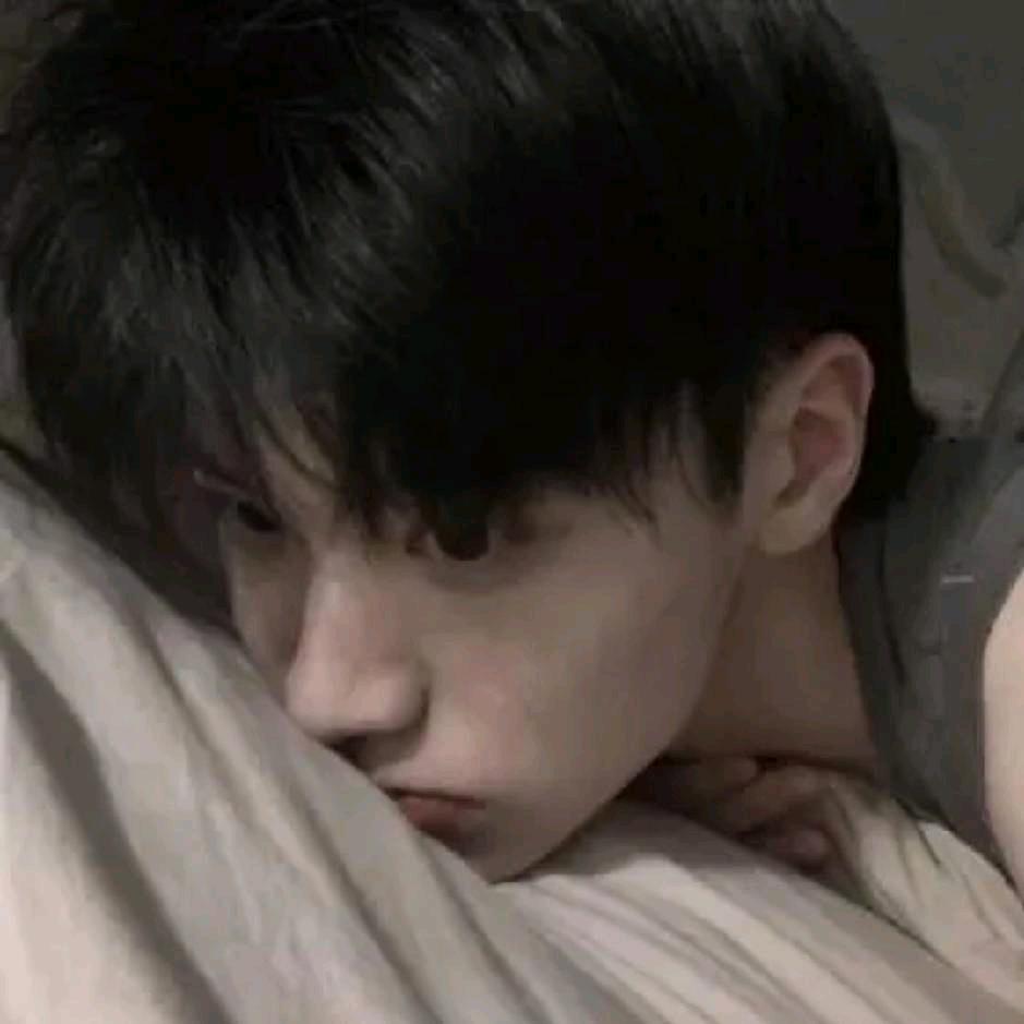 发小为了养我在那个雨夜给十个男人当0