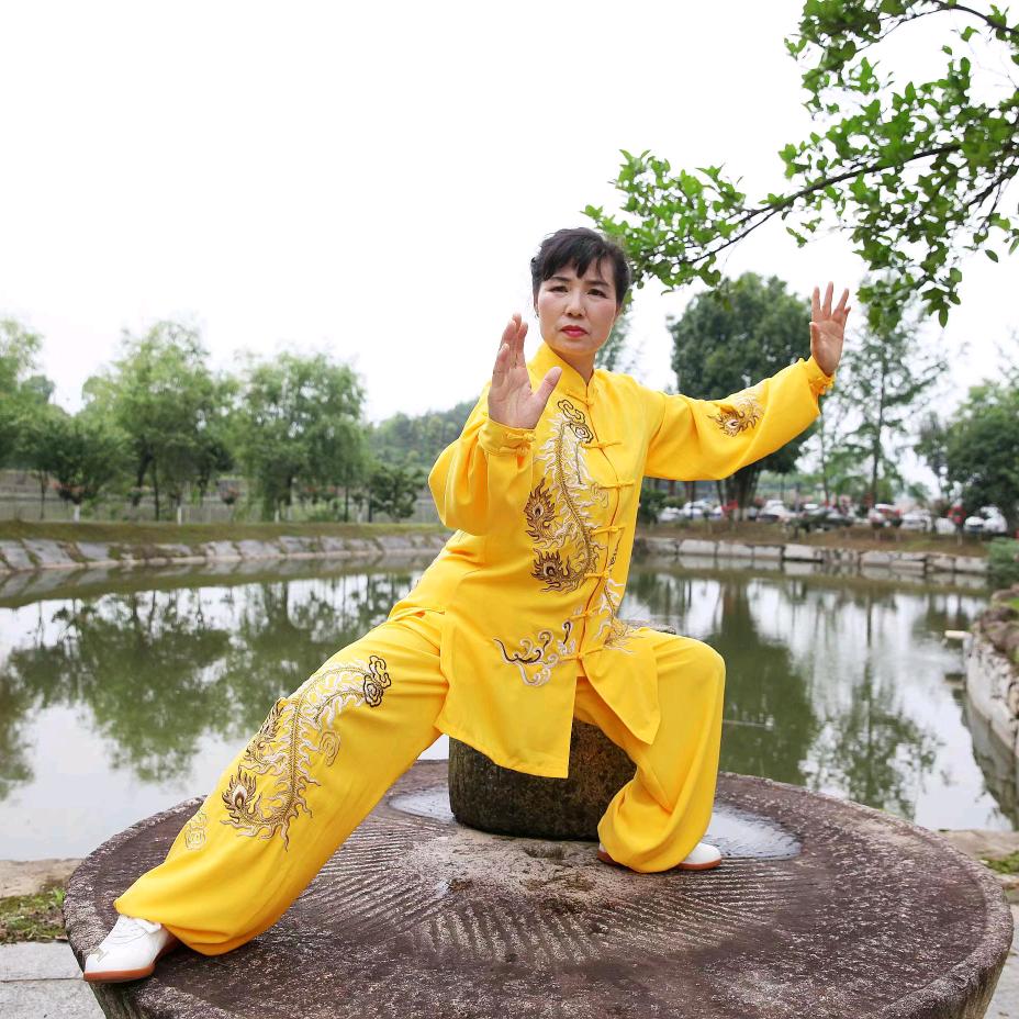 秦玲