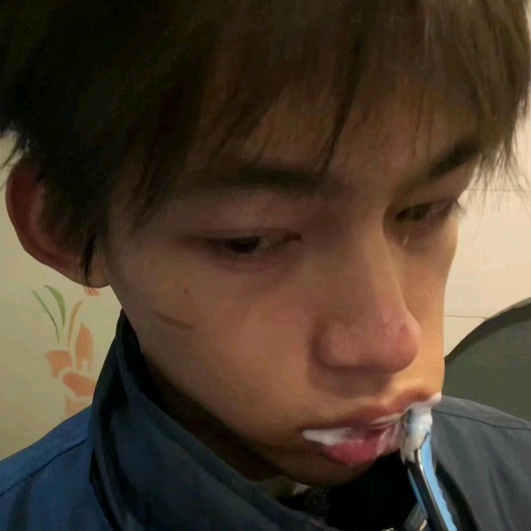 抱歉我长的吓到你了