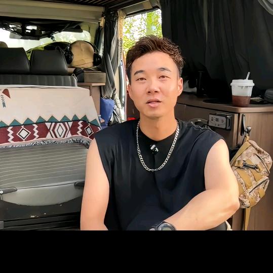 欧阳锋裁剪师