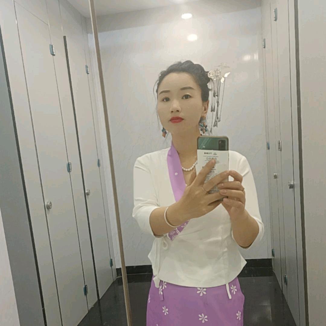 彝族小美妹