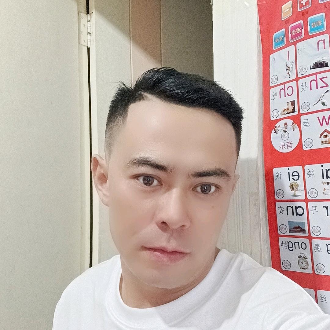 嗨哥....早7.30专业做各种铝合金门