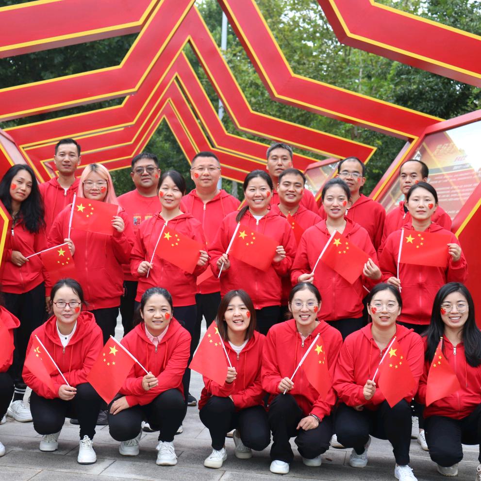 热爱礼品定制的郑韵韵