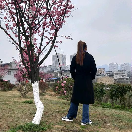 带刺的黑玫瑰.🥀