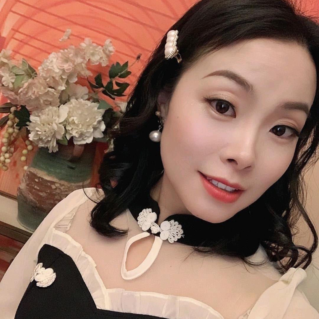 自然阳光的佳姐