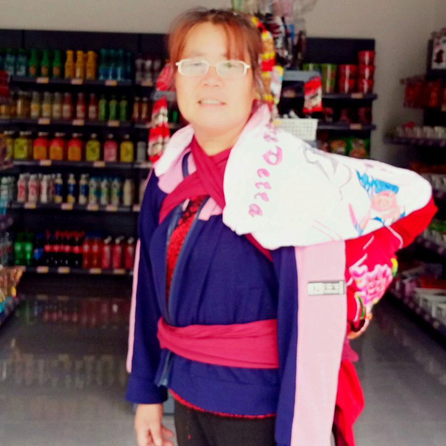 兴义市 丰都中学  阿杭超市