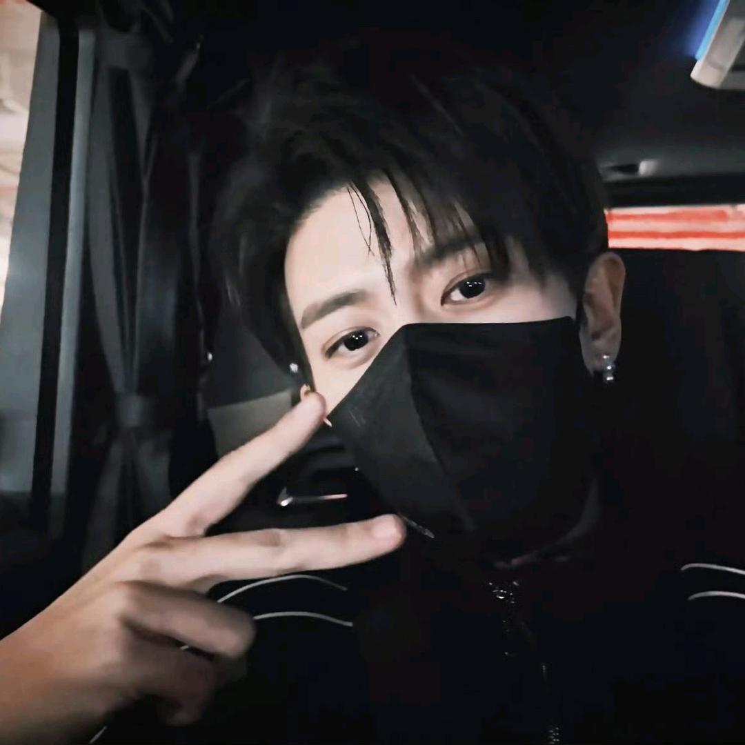 𝙘𝙤𝙞𝙨𝙞𝙣𝙞·任先生