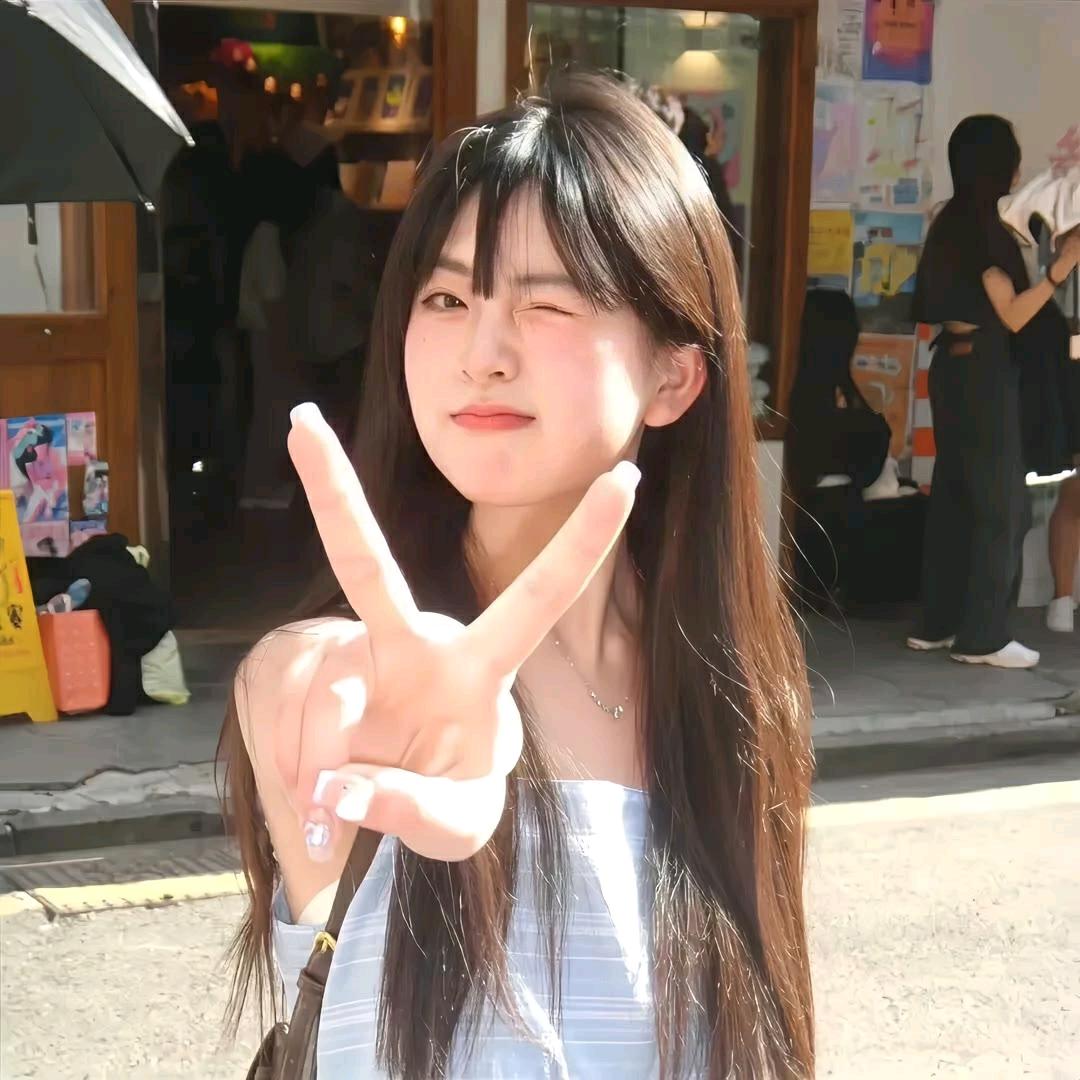 抱着月亮睡小熊
